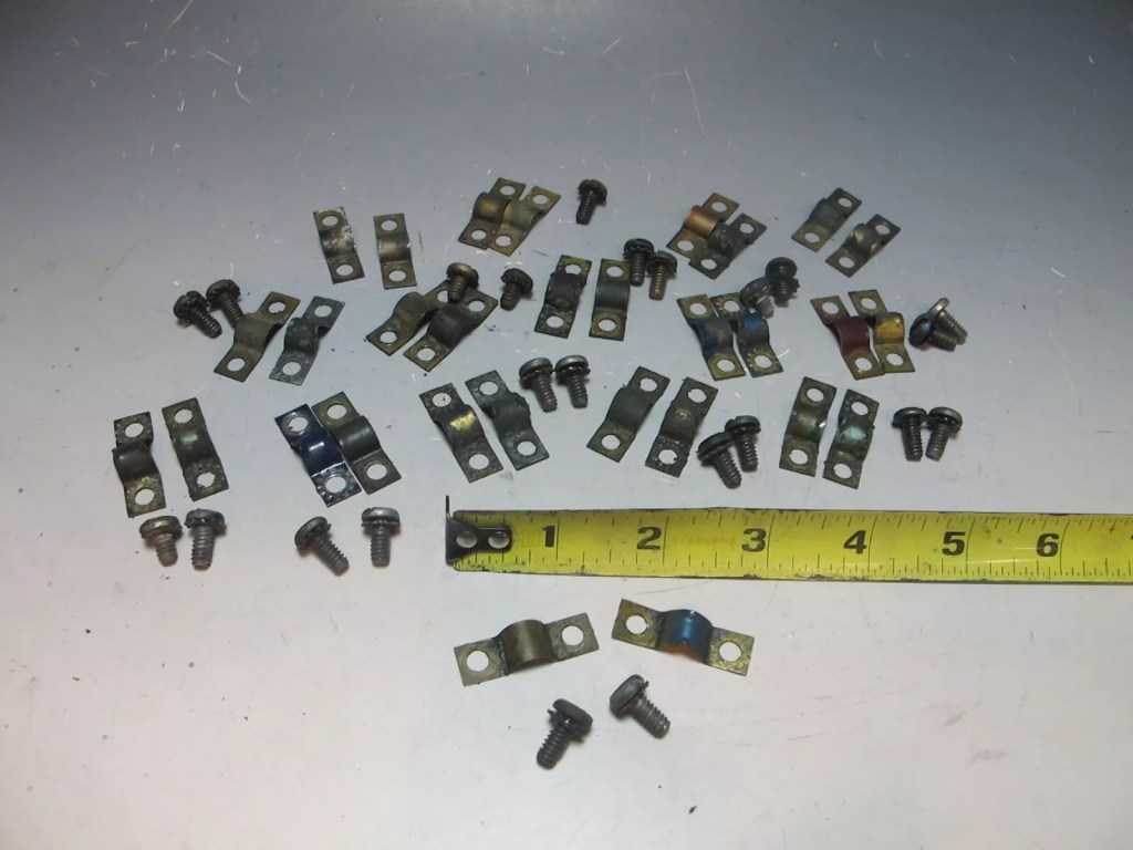 Evinrude Johnson Clamps with screws 0303109 303109 0305609 305609 ..............