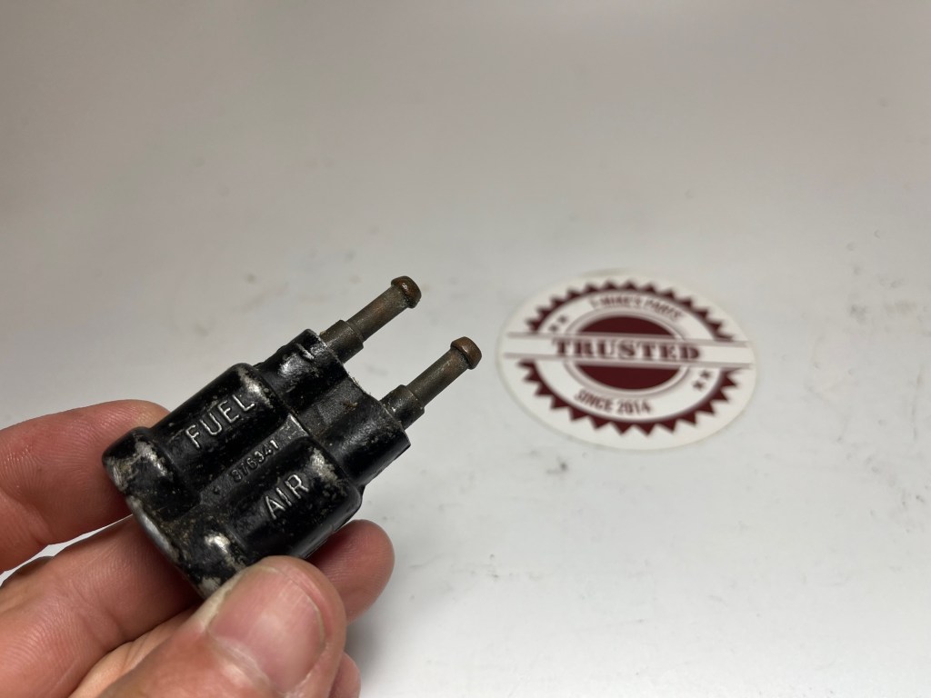 Johnson Evinrude Dual Line Fuel Connector Pressurized Tank USED 375587 0375587