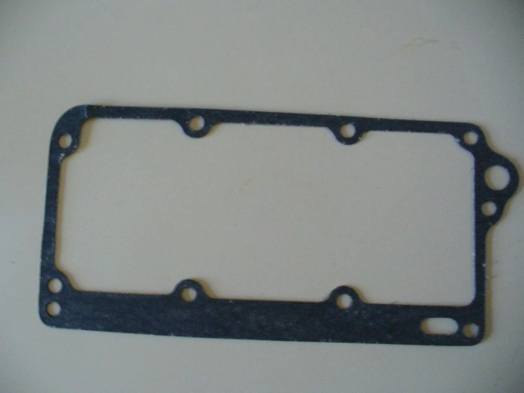 JOHNSON EVINRUDE 203257 304716 POWERHEAD EXHAUST COVER GASKET 10 & 15HP 50's