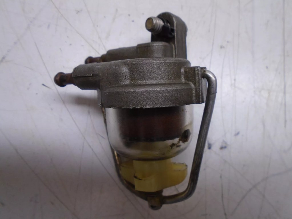 CE2a Evinrude Johnson 5.5hp Outboard Fuel Filter Bowl