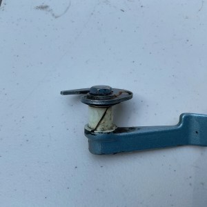 JOHNSON EVINRUDE 9.9 15 HP Motor Cover Hood Latch Handle 318948 328767 319064