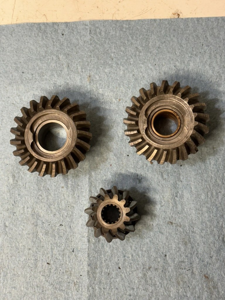 Johnson / Evinrude 25HP gear set 375861