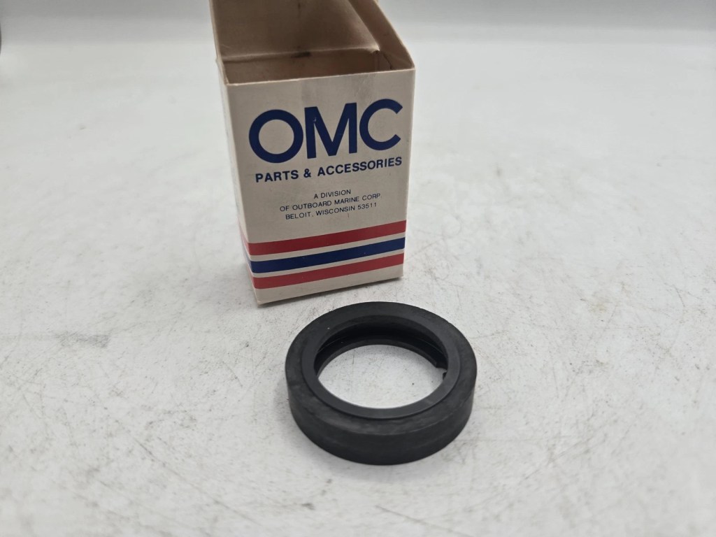 New OMC Johnson Evinrude OEM Lower Carbon Bearing Seal 302538 0302538