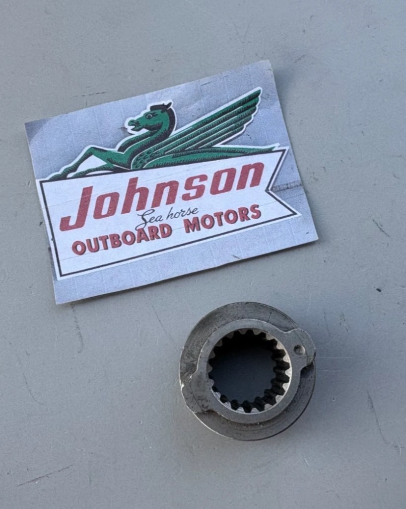 JOHNSON EVINRUDE 375711 GEARCASE SHIFTER CLUTCH DOG 10 15 18HP 49 to 57
