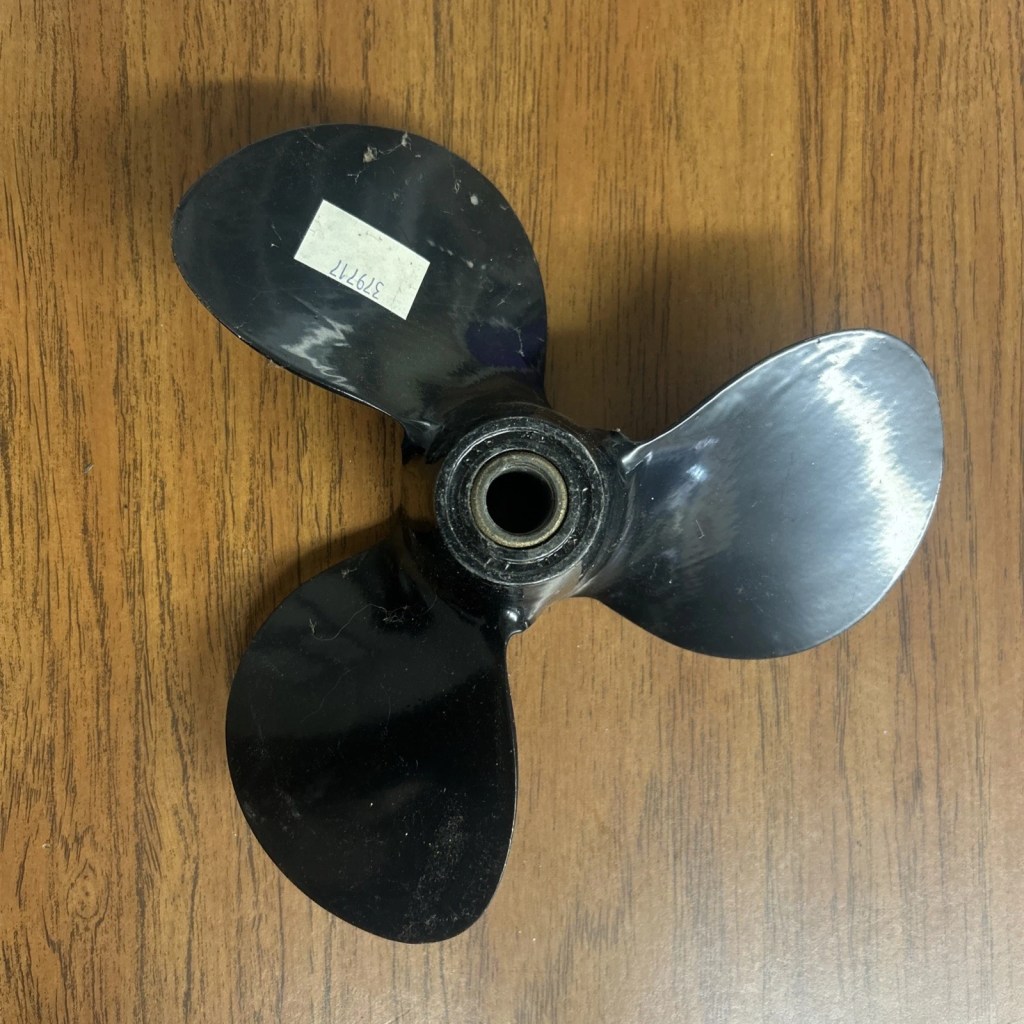 379717 763587 Propeller 10 15 18 20 25 Hp Evinrude johnson 9 x 9 1955-78 NEW NOS
